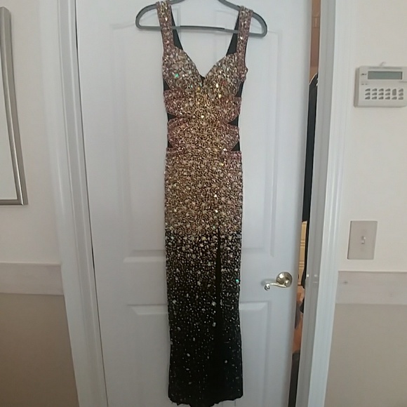 Prom gown - Picture 2 of 7